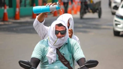 Heatwave Grips Delhi As Temperature Crosses 40°C, Rain Likely Today But No Major Relief Ahead