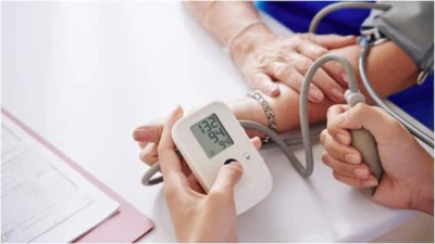 High Blood Pressure : బీపీని తగ్గించే 4 మ్యాజికల్ ఫుడ్స్.. హార్ట్ స్పెషలిస్ట్ చెప్పిన సీక్రెట్స్ ఇవే