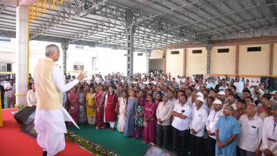 सूरत : ओलपाड में नेचुरल एग्रीकल्चर सेमिनार: राज्यपाल आचार्य देवव्रत ने किसानों को 'बैक टू नेचर' का दिया संदेश