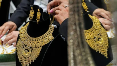 Gold Silver Price Today: ਸੋਨੇ-ਚਾਂਦੀ ਦੀਆਂ ਕੀਮਤਾਂ 'ਚ ਵੱਡੀ ਗਿਰਾਵਟ, 1.50 ਲੱਖ ਰੁਪਏ ਡਿੱਗਿਆ ਸੋਨਾ; ਜਾਣੋ ਕਿੱਥੇ 10 ਗ੍ਰਾਮ ਸਣੇ 22-24 ਕੈਰੇਟ ਹੋਇਆ ਸਸਤਾ?