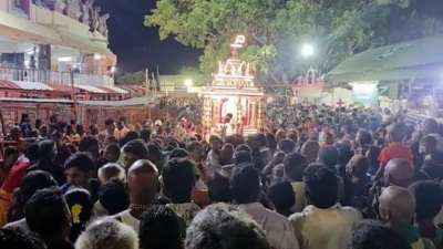 சித்ரா பவுர்ணமி 2026: பழனி முருகன் கோயிலில் பக்தர்கள் வெள்ளம்! நீண்ட நேரம் காத்திருந்து சாமி தரிசனம்..!