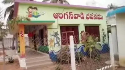 చనిపోయిన అంగన్‌వాడీ కార్యకర్తకు షోకాజ్ నోటీసులు.. అధికారుల నిర్లక్ష్యం