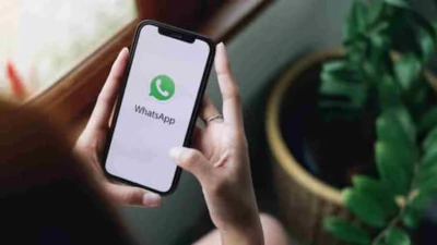 WhatsApp Is Coming With 'Liquid Glass' Interface: Here's When This Feature Will Arrive