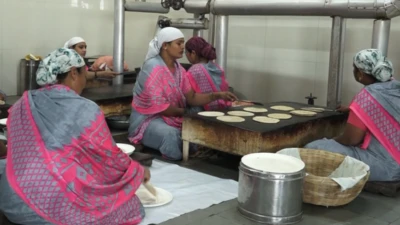 మంట లేకుండా వంట: ప్రతిరోజూ 1500 మంది విద్యార్థులకు ఆహారం అందిస్తున్న 'ఫ్లేమ్‌లెస్ కిచెన్' ఇది..