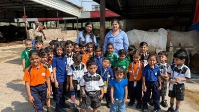 सूरत : व्हाइट लोटस इंटरनेशनल स्कूल शेपिंग माइंड्स, टचिंग हार्ट्स नन्हे एस्टेरियन्स ने सीखे दया और करुणा के बड़े सबक