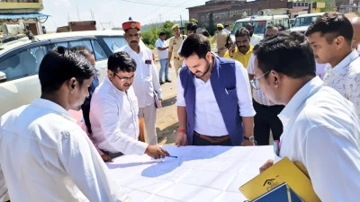 रॉबर्ट्सगंज नगर पालिका क्षेत्र में जल निकासी हेतु बन रहे नाले का जिलाधिकारी ने किया औचक निरीक्षण,  दिये गुणवत्ता व समयबद्ध निर्माण के निर्देश