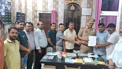 शामली में टीएमसी सांसद के खिलाफ व्यापारियों का विरोध, कोतवाली में दी तहरीर