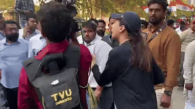 'ನಿನ್ನಿಂದ ಟ್ರಾಫಿಕ್ ಜ್ಯಾಮ್, ಗೆಟ್ ಔಟ್': ಸಚಿವರ ವಿರುದ್ಧ ಕಿಡಿಕಾರಿದ ಮಹಿಳೆ