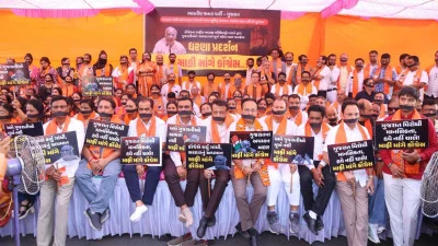 Surat: City BJP unit's silent protest against Kharge's statement, demonstrating with black bands