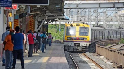 विरार रेल्वेस्थानकात प्रवाशांचे 'रेल्वे बंद' आंदोलन !