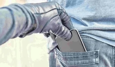 ఫోన్ దొంగతనం ప్రయత్నం.. సీన్ రివర్స్!