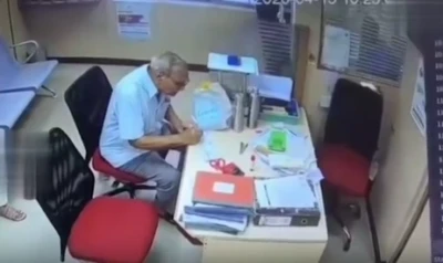 బ్యాంక్‌లో గుండెపోటుతో వ్యక్తి మృతి