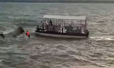 పడవ బొల్తా.. నలుగురు మృతి, పది మంది గల్లంతు