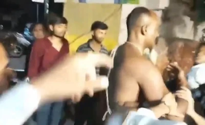 पिस्तौल की नोक पर पुलिसिया गुंडागर्दी और वर्दी का रौब, खाकी ने फिर की शर्मनाक करतूत