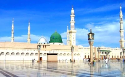 مسجدِ نبویؐ میں زائرین کا منفرد انداز میں استقبال