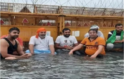 ನವದೆಹಲಿ : ಭಾರೀ ಮಳೆಯ ನಡುವೆಯೇ ಕೃಷಿ ಕಾಯ್ದೆ ವಿರೋಧಿಸಿ ರೈತರ ಪ್ರತಿಭಟನೆ!