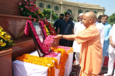 सीएम योगी बोले, कृषि व राजस्व क्षेत्र में अनेक रिफॉर्म का श्रेय चौधरी साहब को...!