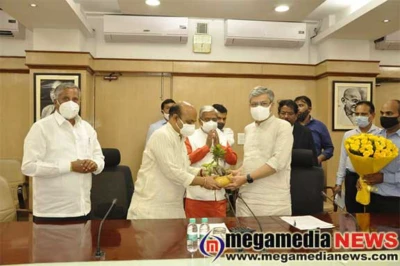 ರೈಲ್ವೆ ಯೋಜನೆಗಳ ತ್ವರಿತ ಅನುಷ್ಠಾನಕ್ಕೆ ಸಿಎಂ ಮನವಿ