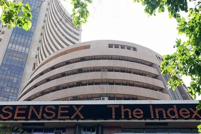 भारतीय शेयर बाजार बढ़त के साथ हरे निशान में बंद, सेंसेक्स 118 अंक उछला