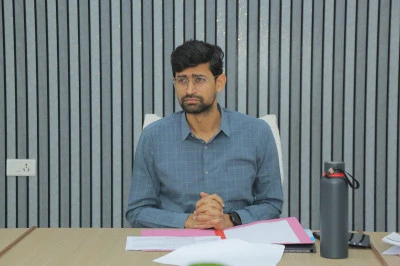 गाजियाबाद: मुख्य विकास अधिकारी ने ली 'उद्योग बंधु' की अहम बैठक; औद्योगिक क्षेत्रों की समस्याओं पर अफसरों को दी डेडलाइन