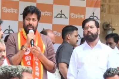 बच्चू कडूंचा धनुष्यबाण हाती; शिवसेनेत प्रवेश करत उमेदवारी जाहीर