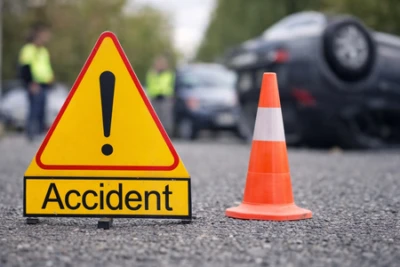 मध्य प्रदेश: नरसिंहपुर में भीषण सड़क हादसा, 3 साल की बच्ची समेत तीन की मौत