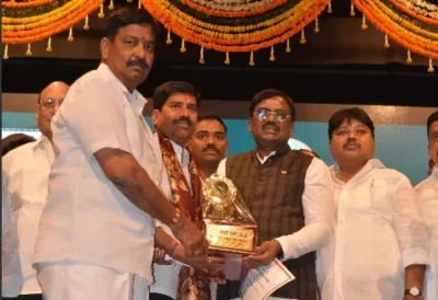 శ్రమశక్తి అవార్డు అందుకున్న గొంగ్లూరు తాండ మోహన్ నాయక్