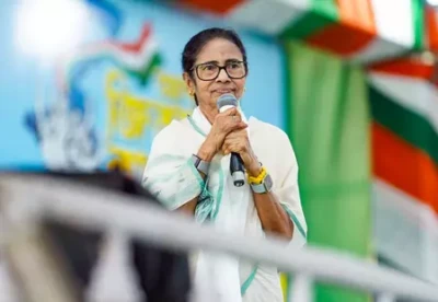 Bengal Elections 2026: बंगाल चुनाव में TMC का बड़ा दांव! ममता बनर्जी समेत 40 स्टार प्रचारक मैदान में, BJP की बढ़ी मुश्किलें