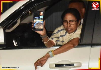 স্ট্রং রুমের বাইরে 'গুজরাতি যুবক' আদতে কে? দেখুন বড় খবর