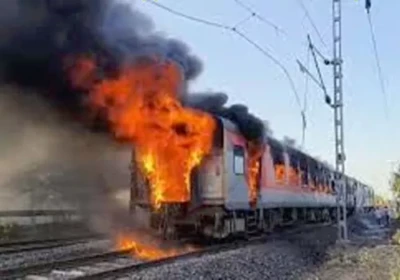 రాజధాని ఎక్స్ప్రెస్లో అగ్నిప్రమాదం