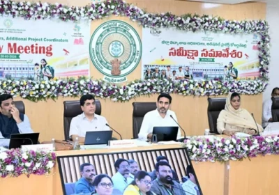 విద్యార్థుల డ్రాపవుట్స్పై దృష్టిపెట్టండి...డీఈవోలతో మంత్రి లోకేష్
