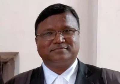 దుండగుల దాడిలో  న్యాయవాది మృతి