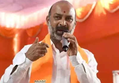 అందుకే నా కుమారుడిని పోలీసులకు అప్పగించా : బండి సంజయ్