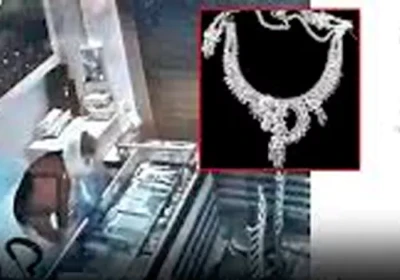 నగల దుకాణంలో అర్ధరాత్రి దొంగతనం.. సీసీ కెమెరాల్లో చోరీ దృశ్యాలు