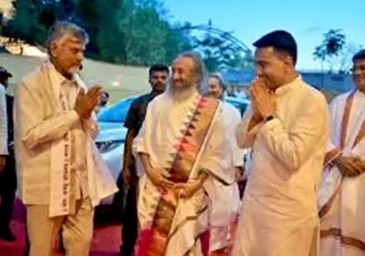 ఐటీ పితామహుడు చంద్రబాబు.. జగద్గురు శ్రీశ్రీరవిశంకర్
