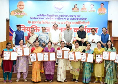 मुख्यमंत्री धामी ने सौंपे विभिन्न विभागों में चयनित 276 अभ्यर्थियों को नियुक्ति पत्र