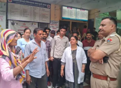 देर रात अस्पताल में बवाल, स्टाफ से मारपीट; विरोध के बाद पुलिस ने केस दर्ज किया