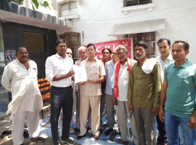 मुजफ्फरनगर में मजदूरों के समर्थन में कम्युनिस्ट पार्टी का प्रदर्शन, 8 घंटे काम और 1000 दिहाड़ी की मांग