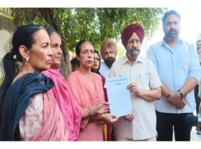 ਆਂਗਣਵਾੜੀ ਮੁਲਾਜ਼ਮਾਂ ਵੱਲੋਂ MLA ਜਗਰੂਪ ਸਿੰਘ ਗਿੱਲ ਦੇ ਦਫਤਰ ਸਾਹਮਣੇ ਰੋਸ ਵਿਖਾਵਾ