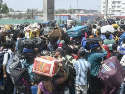 Thousands Stranded At Surat's Udhna Junction as Migrant Rush Breaks Barriers