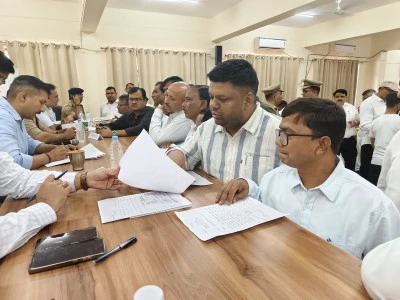 समाधान दिवस: DM की सख्ती और संवेदनशीलता,फरियाद देते समय महिला बेहोश