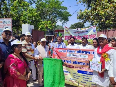 औरास में निकली स्कूल चलो अभियान रैली, विधायक ने दिखाई हरी झंडी