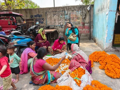 शाहदरा के अम्बेडकर कैंप में 'चूल्हा संकट': गैस सिलेंडर के लिए जूझती ज़िंदगी, महंगाई ने तोड़ी कमर