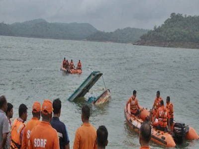 जबलपुर में कोहराम: बरगी डैम में पलटी पर्यटकों से भरी नाव, 4 की मौत और 18 लापता; रेस्क्यू ऑपरेशन जारी