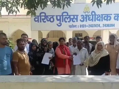 मुजफ्फरनगर में टीपी नगर चौकी इंचार्ज पर आधी रात घर में घुसकर बेटों को उठाने का आरोप, एसएसपी ऑफिस पर महिलाओं का हंगामा