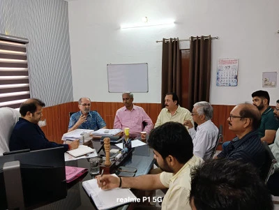 नोएडा के उद्यमी खाड़ी देशों में युद्ध से चिंतित, निर्बाध विद्युत आपूर्ति के लिए अधिशासी अभियंता से लगाई गुहार