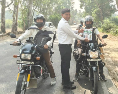 शामली में 'नो हेलमेट, नो फ्यूल' अभियान तेज, 286 वाहनों के चालान