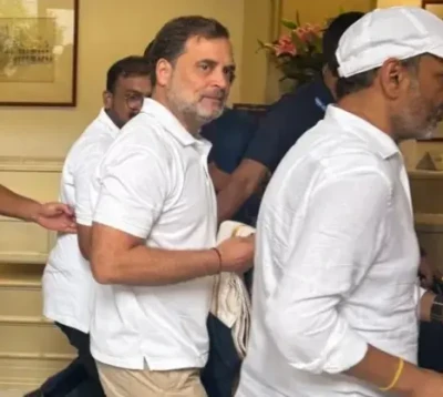 విజయ్ ప్రమాణ స్వీకారం: నెహ్రూ స్టేడియానికి చేరుకున్న రాహుల్ గాంధీ