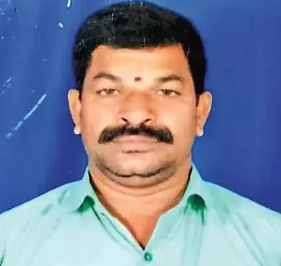 సాగు నీరు లేక పంట ఎండిపోయిందని ఆవేదనతో రైతు ఆత్మహత్య