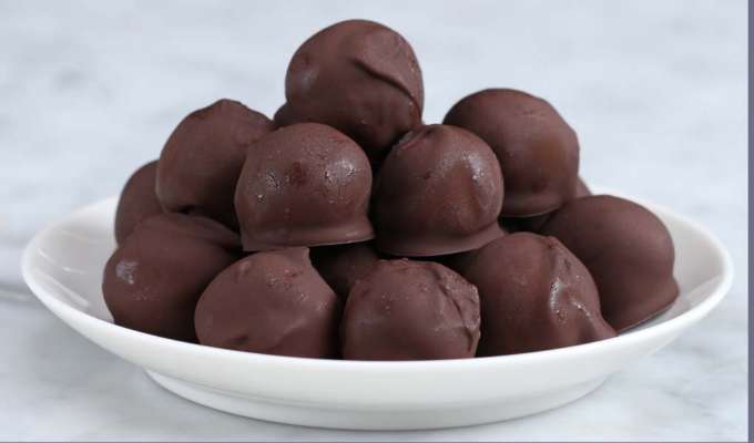 जाने स्वादिष्ट Chocolate Peanut Butter Balls ...